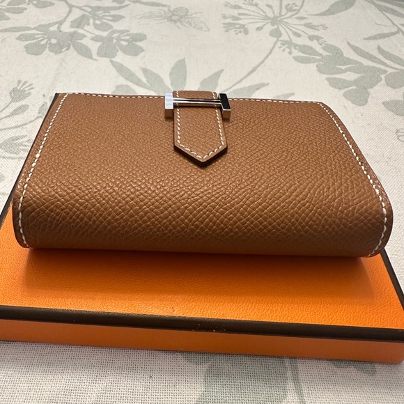 New 2023 Hermes Bearn Card Wallet in Gold Epsom Leather - Picture 5 of 10